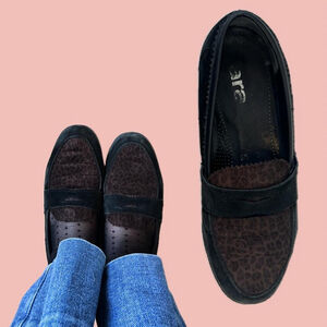 Leopard Print Suede Loafers – US Size 8